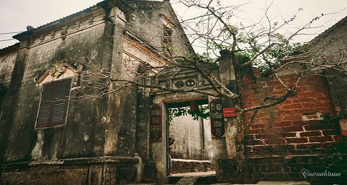 Duong Lam Ancient Village Tour